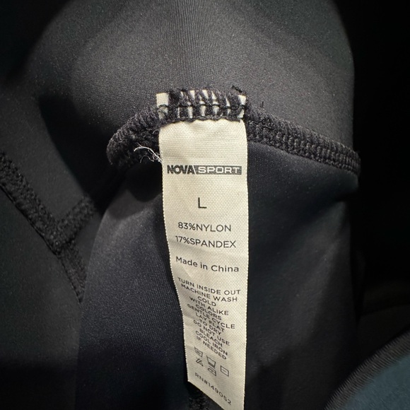 Fashion nova sport skinny workout leggings with cute detailing. Size large. - Picture 5 of 5